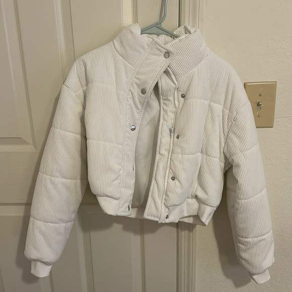 White jacket. I only used it once. It's very warm. - Picture 1 of 1